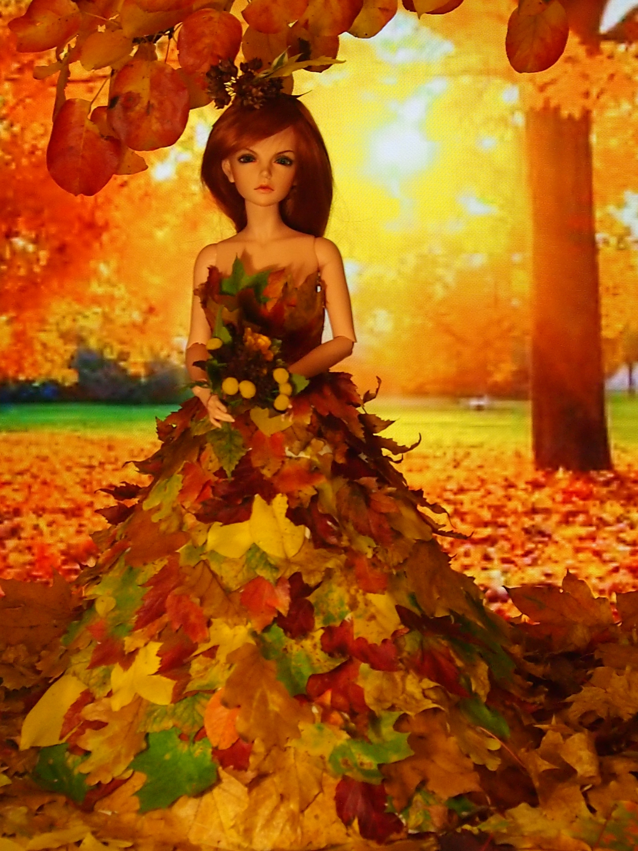 Платье для куклы из листьев