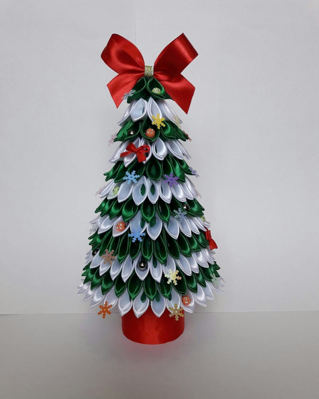 Ёлочка своими руками из атласных лент, канзаши Мк / diy Christmas tree - YouTube