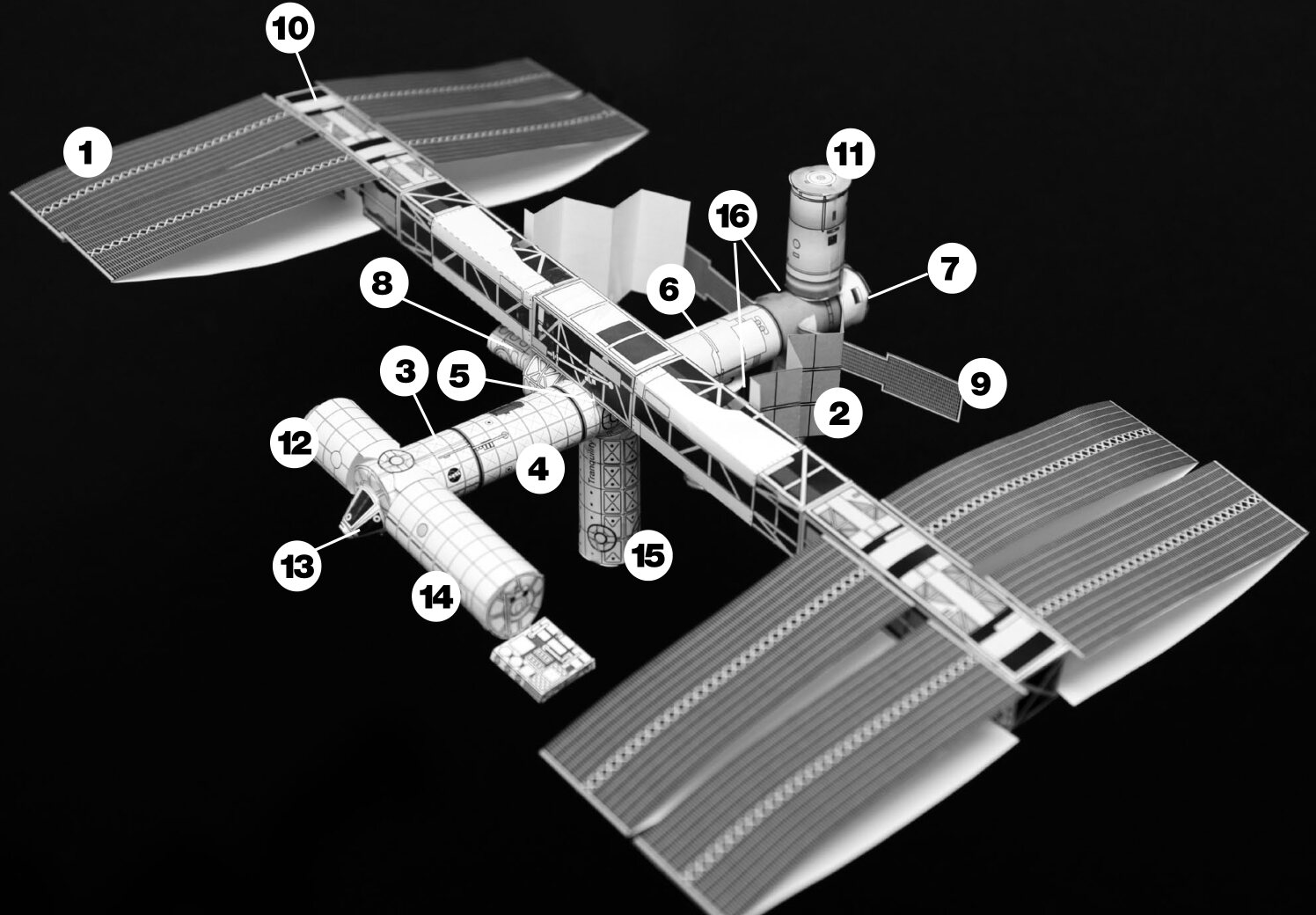 Модель космической станции из бумаги