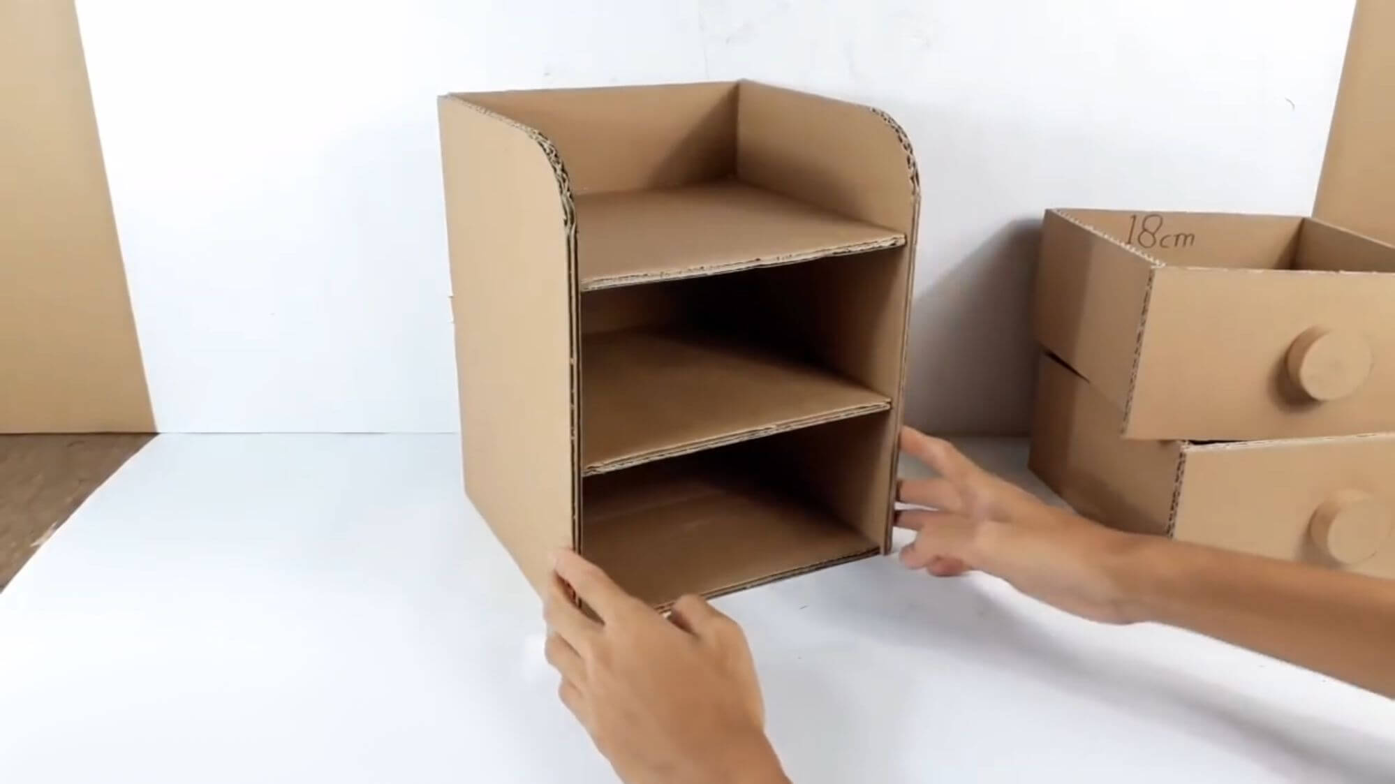 мебель из картона шкаф
