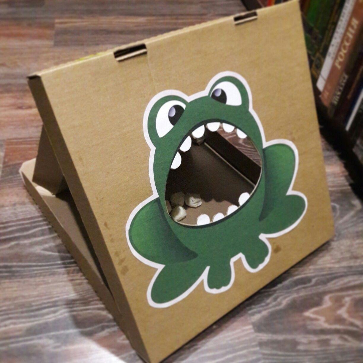 Поделка из коробки от пиццы