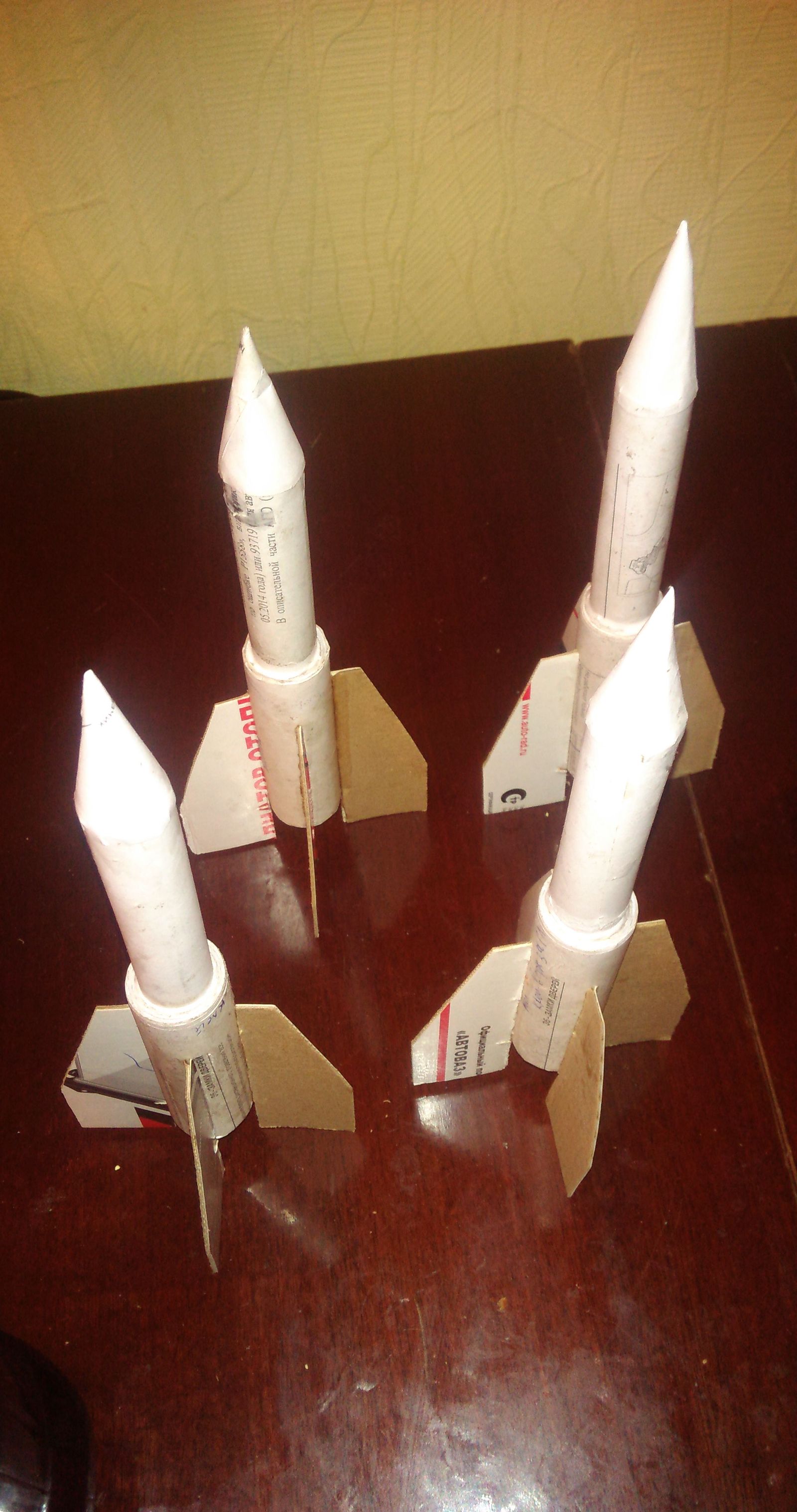 Небольшой макет ракеты