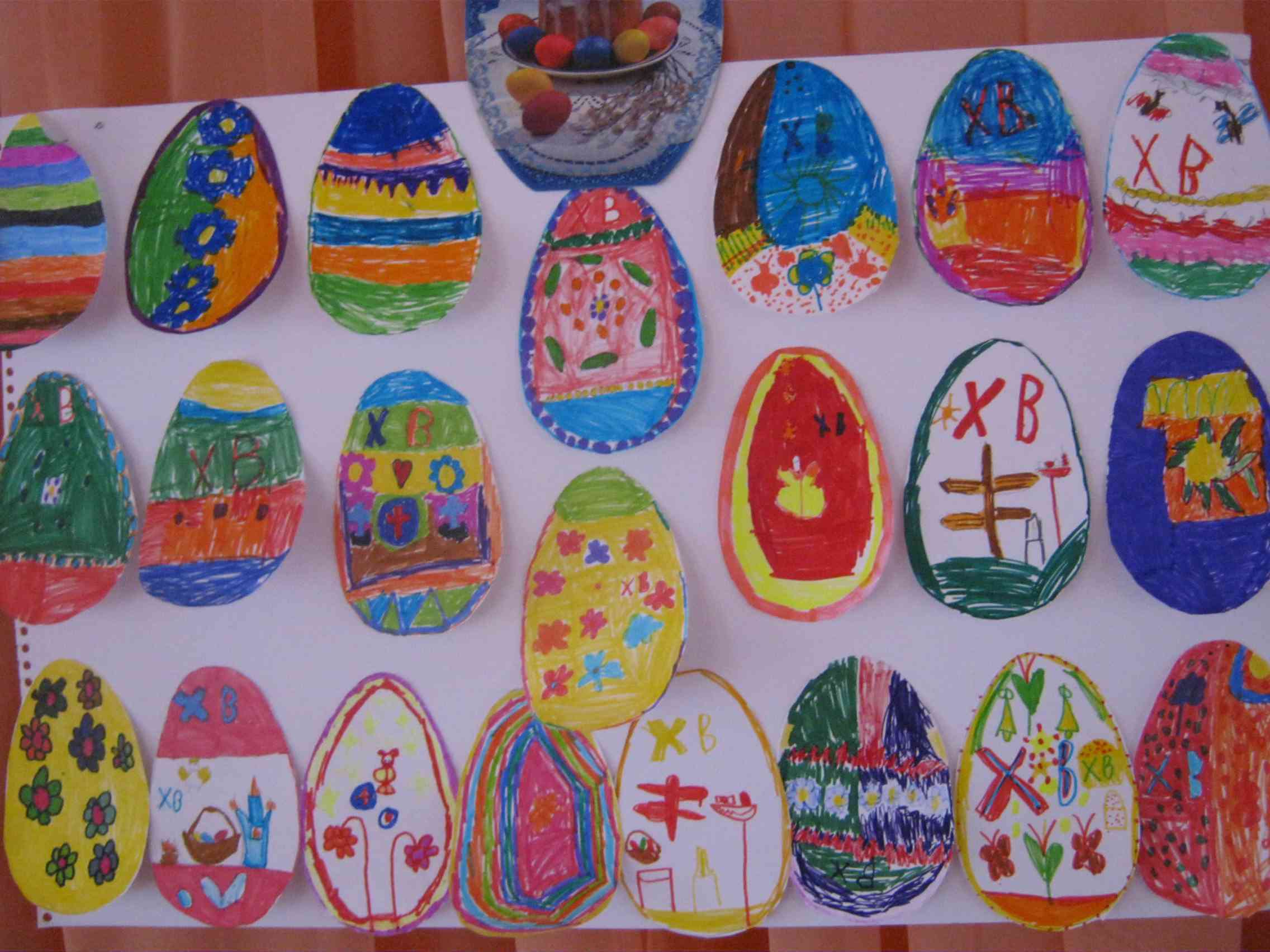 Пасхальные яйца с рисунком из салфеток