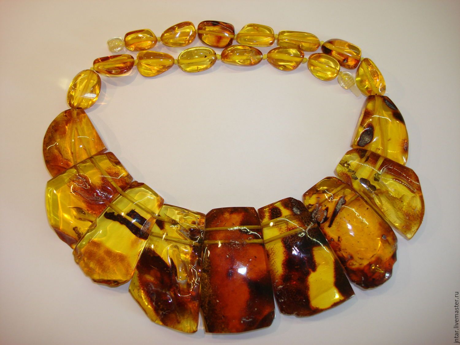 Ожерелье янтарь с гаганатом