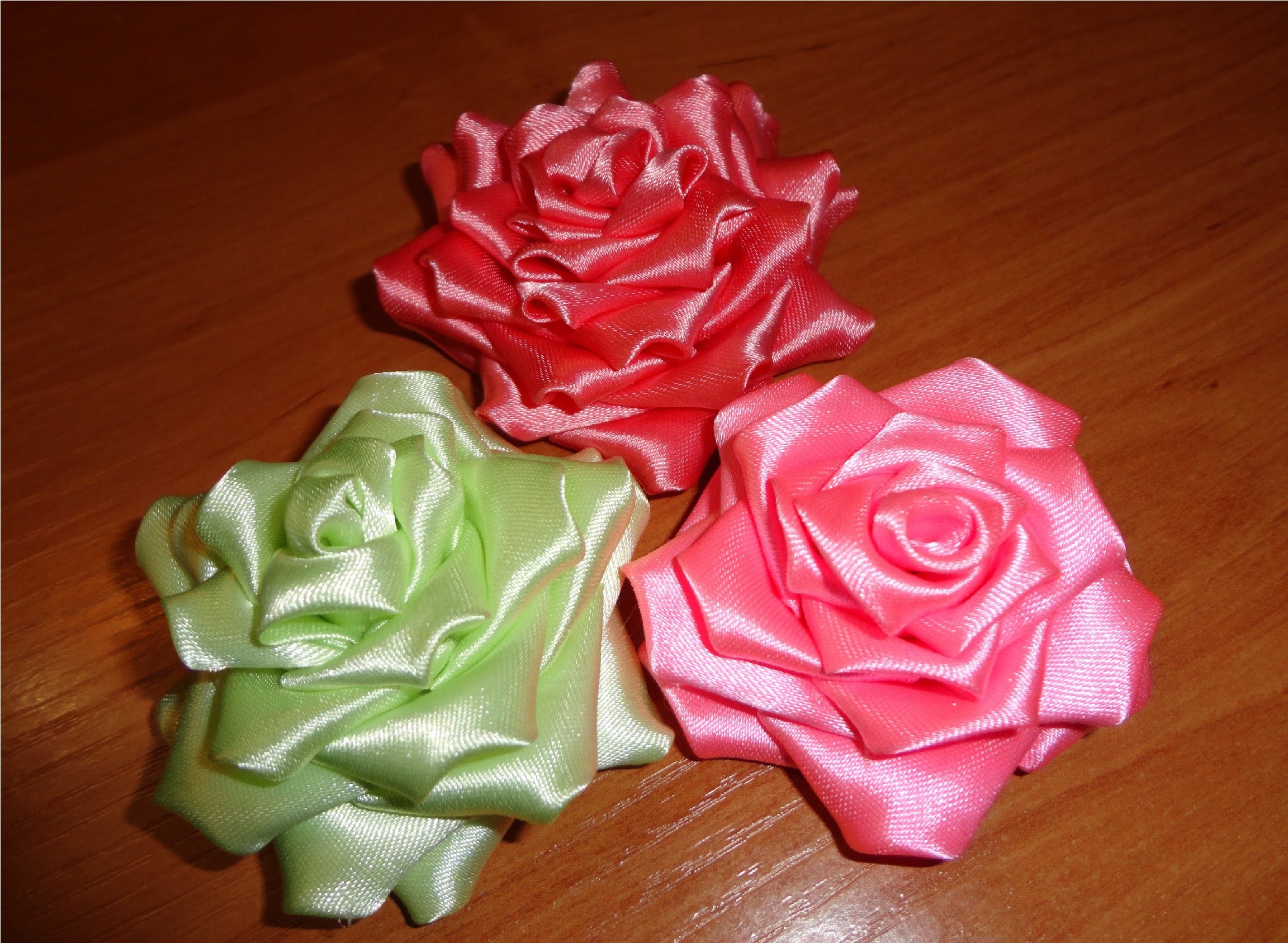 Розы канзаши из атласных лент