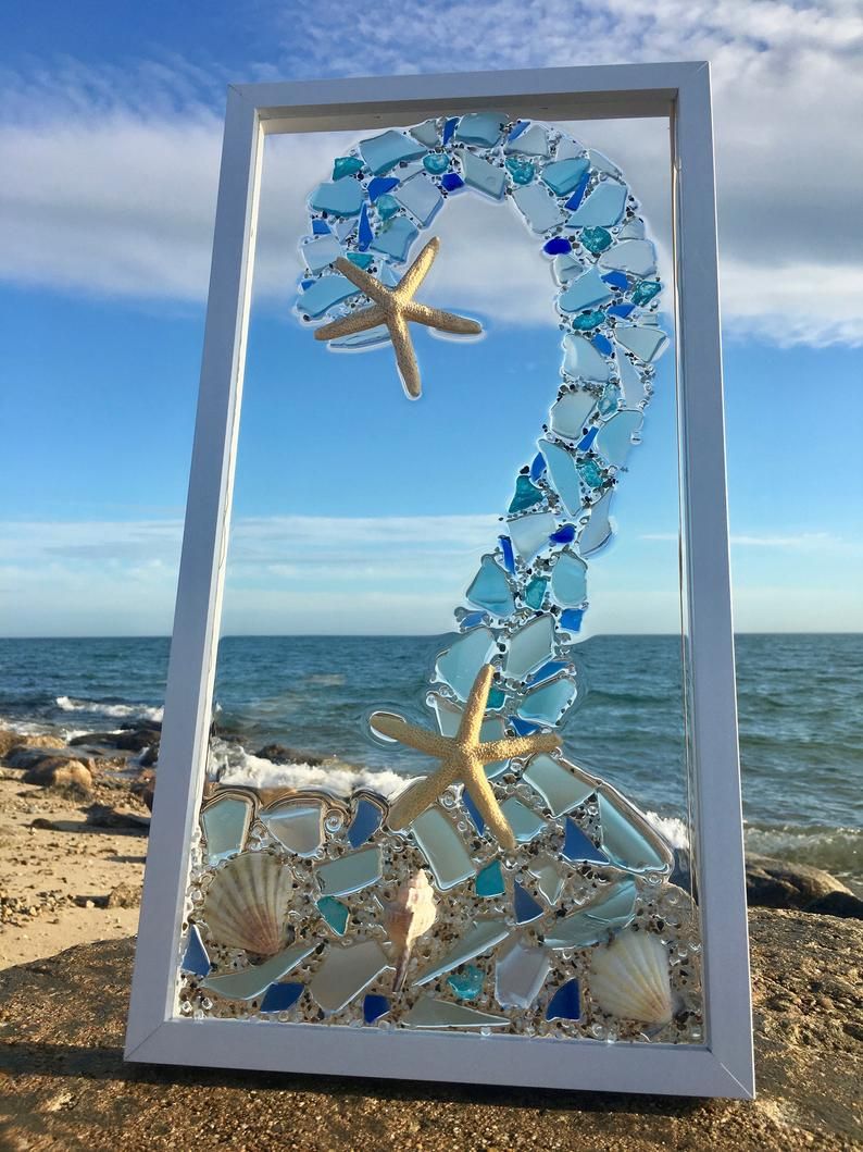 Жительница Владивостока делает украшения из обработанных морем стёкол