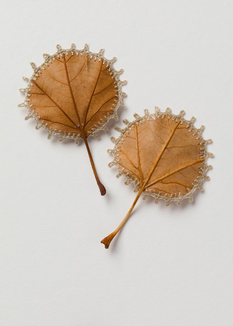 Миниатюрные украшения из листьев