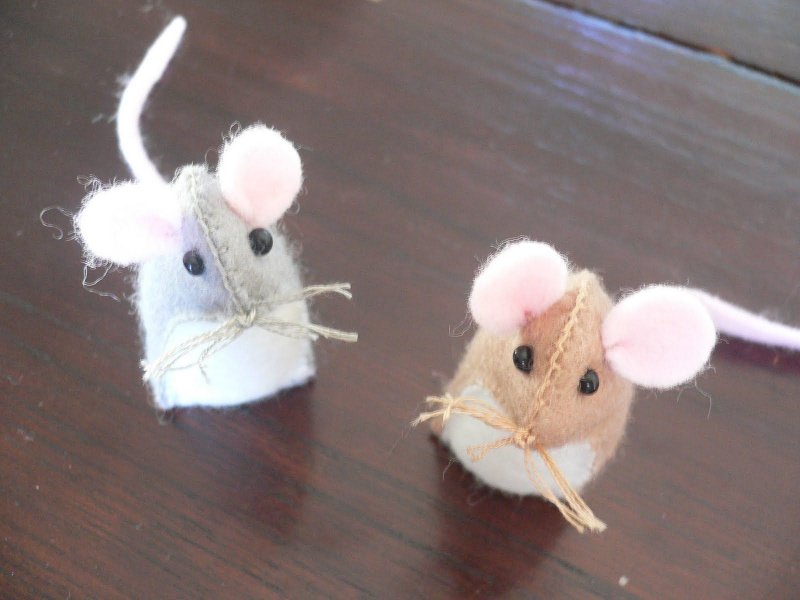 Поделка маленькая мышка