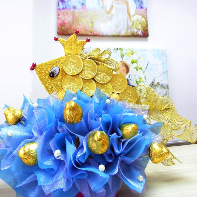 Букет из конфет Золотая рыбка