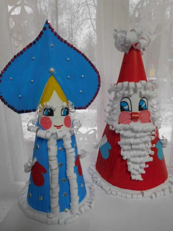 Дед Мороз из пластиковых стаканчиков
