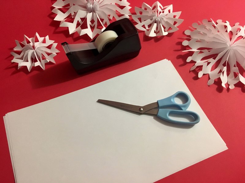 Новогодние украшения из бумаги и степлера