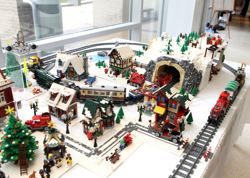 Лего зимняя деревня Рождественский поезд