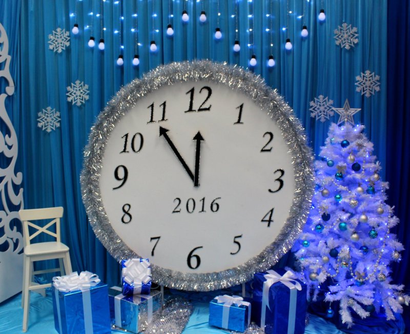 Новогодний декор часы