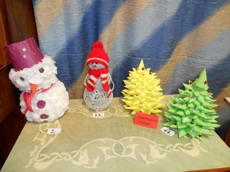 Выставка снежинок в детском саду
