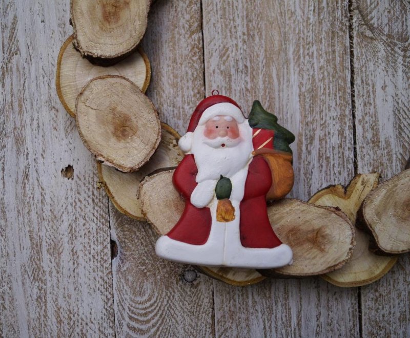 Дед Мороз из спилов дерева