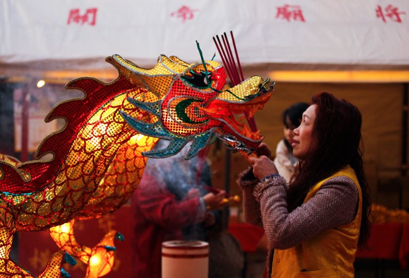 Китайский бумажный дракон фестиваль