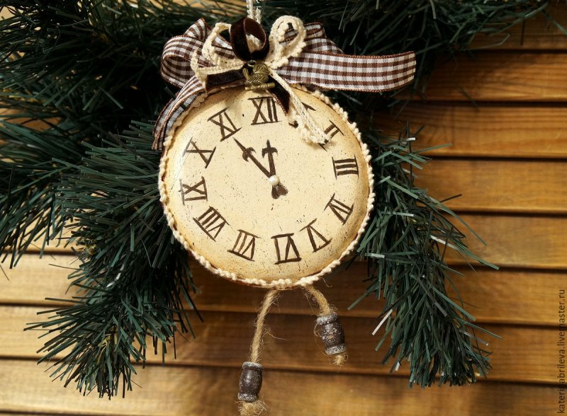 Подарочные фразы подарок часы на новый год