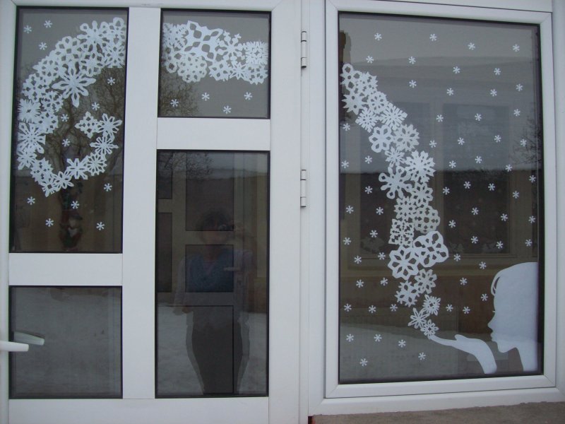 Украшения на окна на новый год снежинки