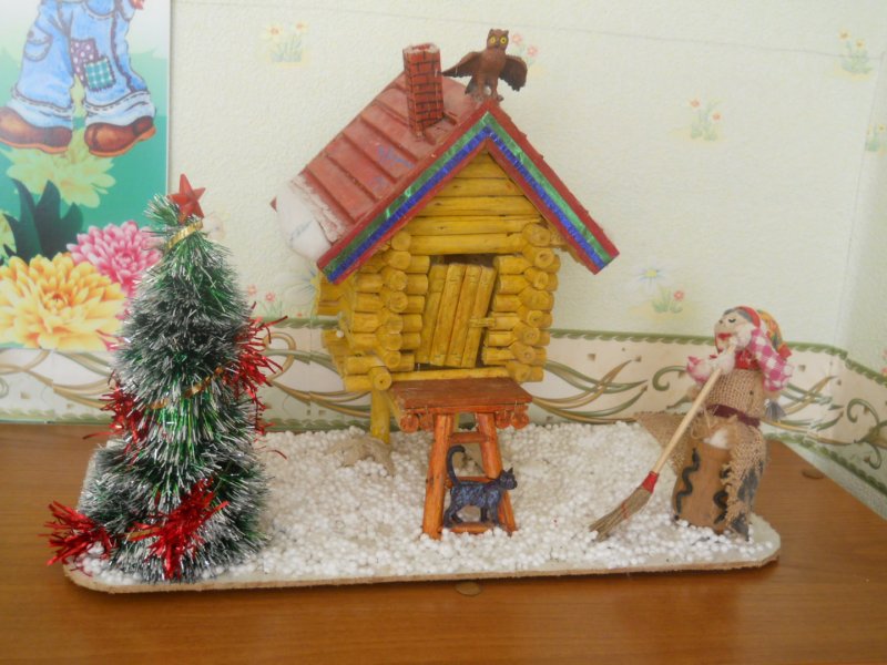 Новогодняя поделка-резиденция Деда Мороза