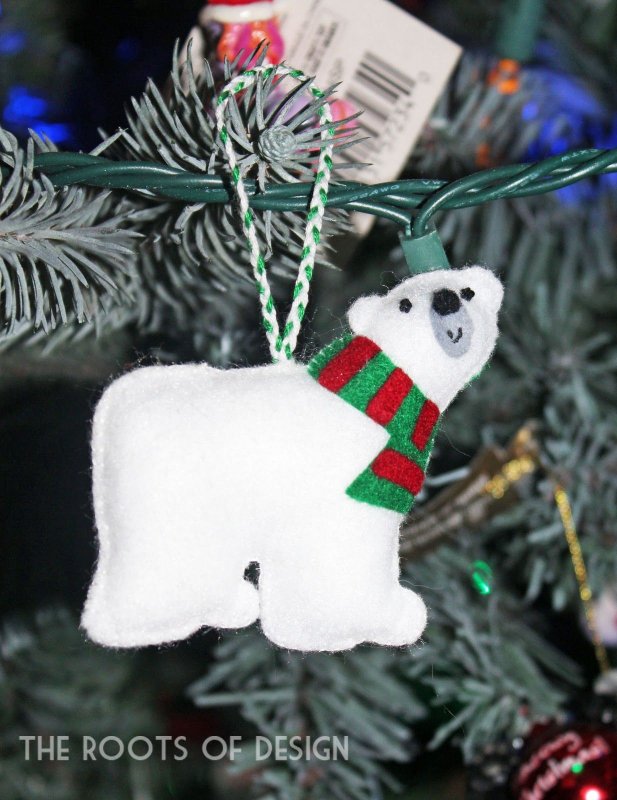 Белый медведь из фетра на елку