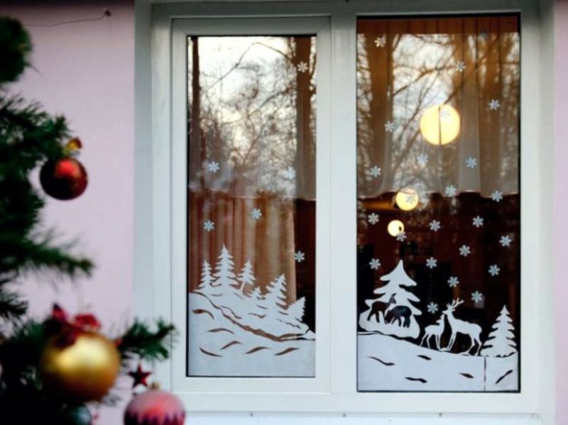 Зимние украшения на окна