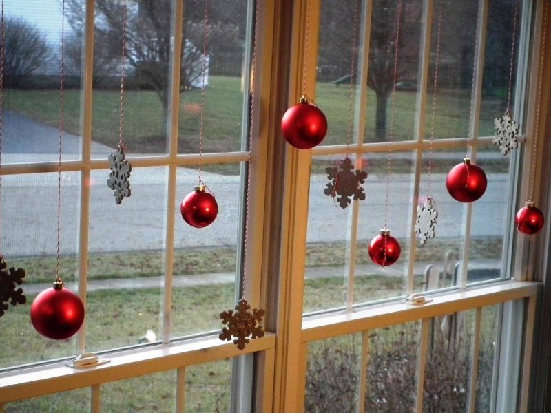 Новогодние шары на окна