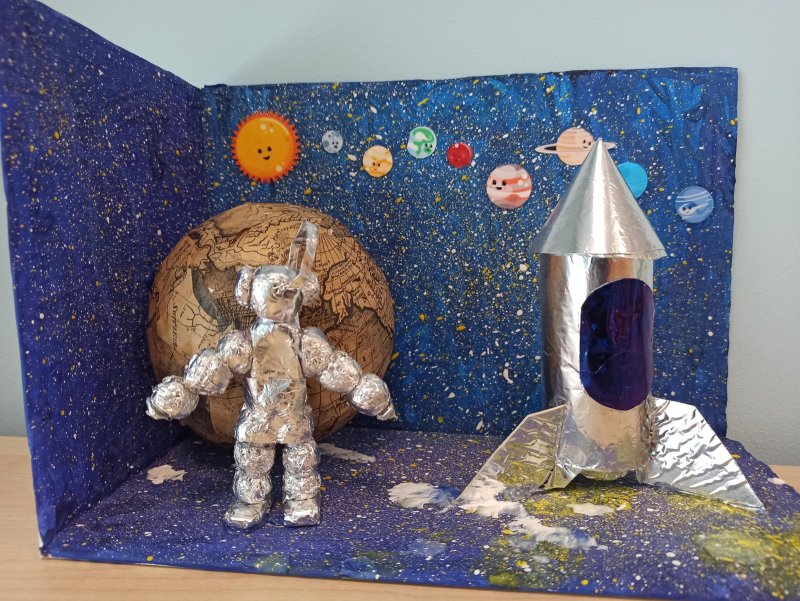 Выставка поделок на тему космос