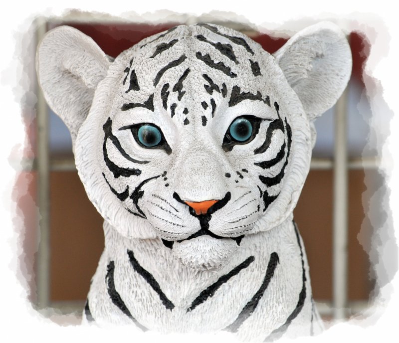 Белый тигр игрушка вязаный
