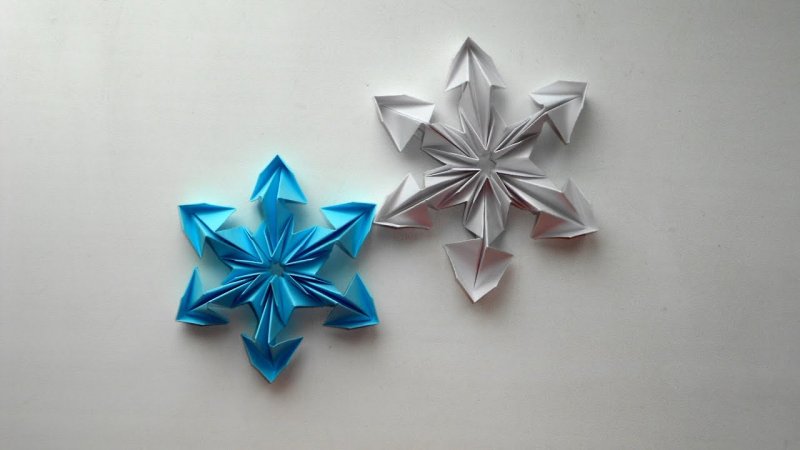 Новогодние снежинки оригами