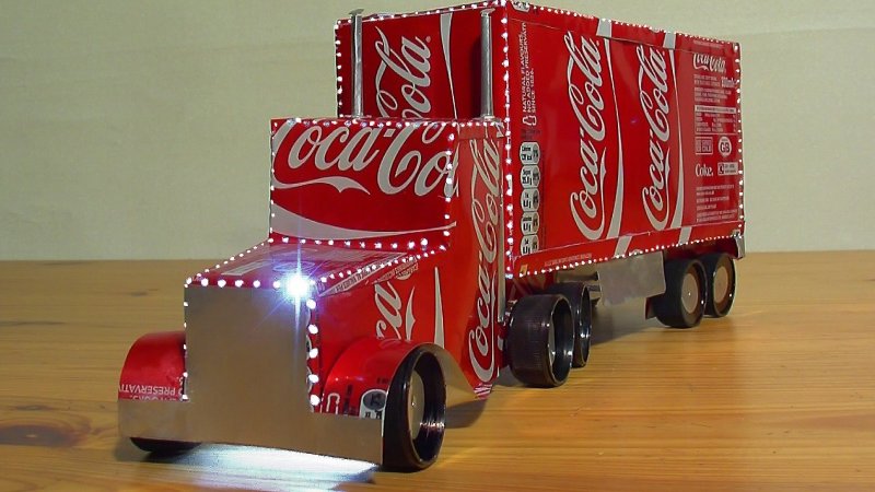 Машинка из банок Кока колы