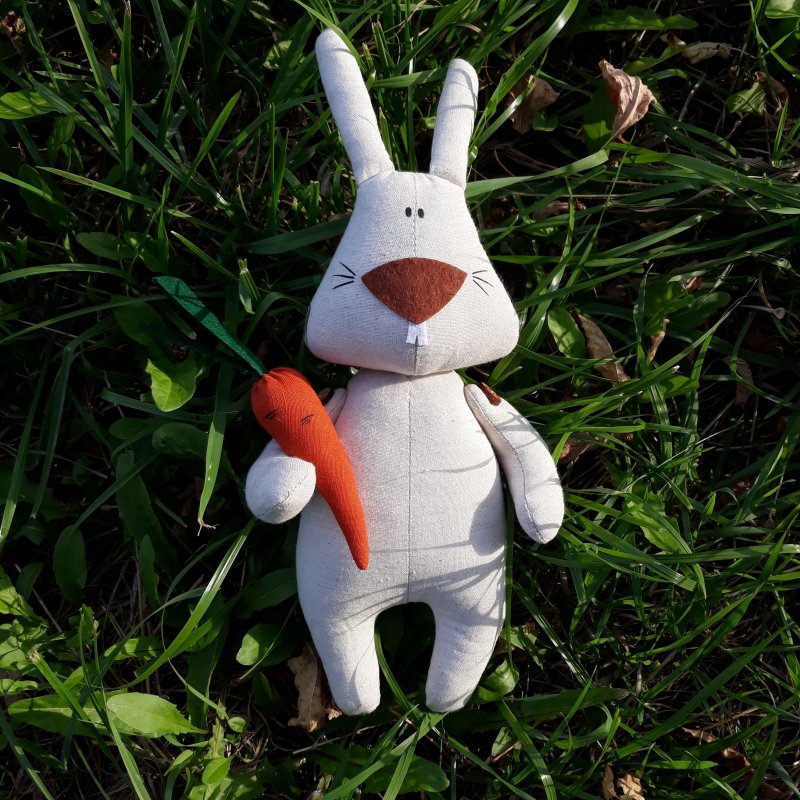 Игрушка зайчик с морковкой