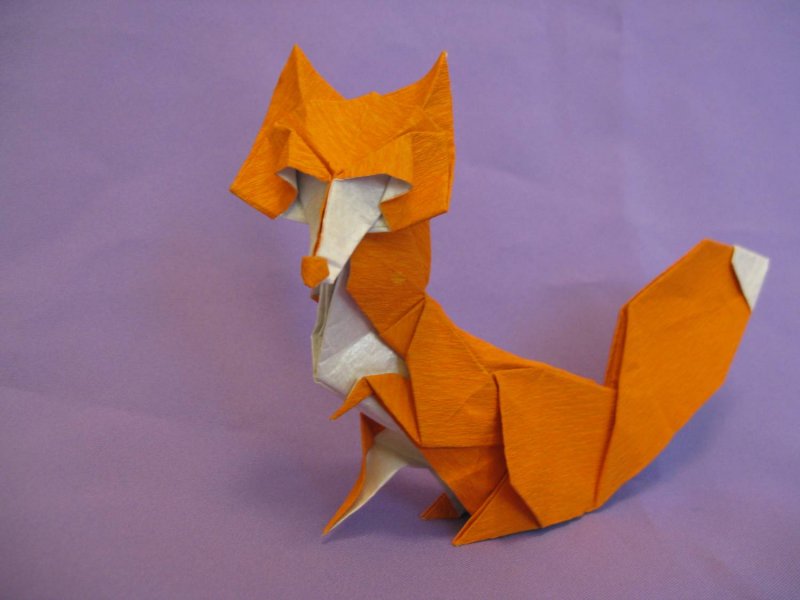 Фигурка оригами лиса