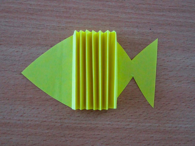 Рыбки гармошки из цветной бумаги
