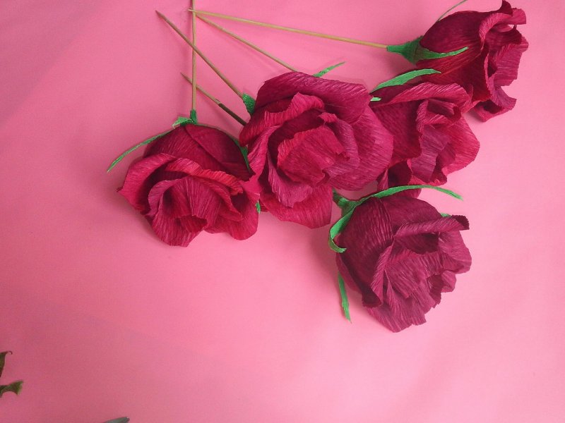 Розы из гофрированная бумага