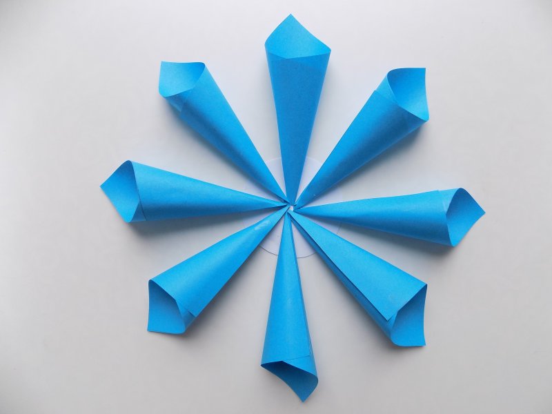 Снежинка оригами из бумаги объемная