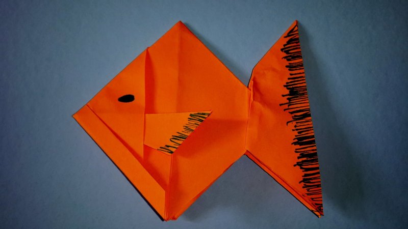Конструирование из бумаги Золотая рыбка оригами