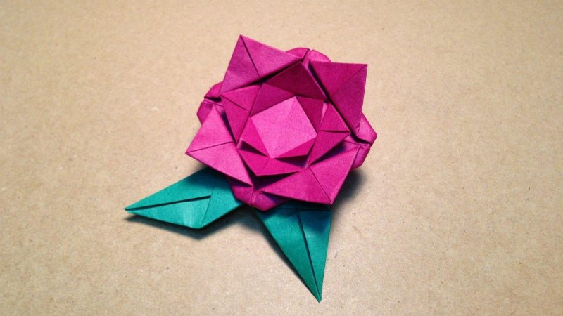 Розовое оригами