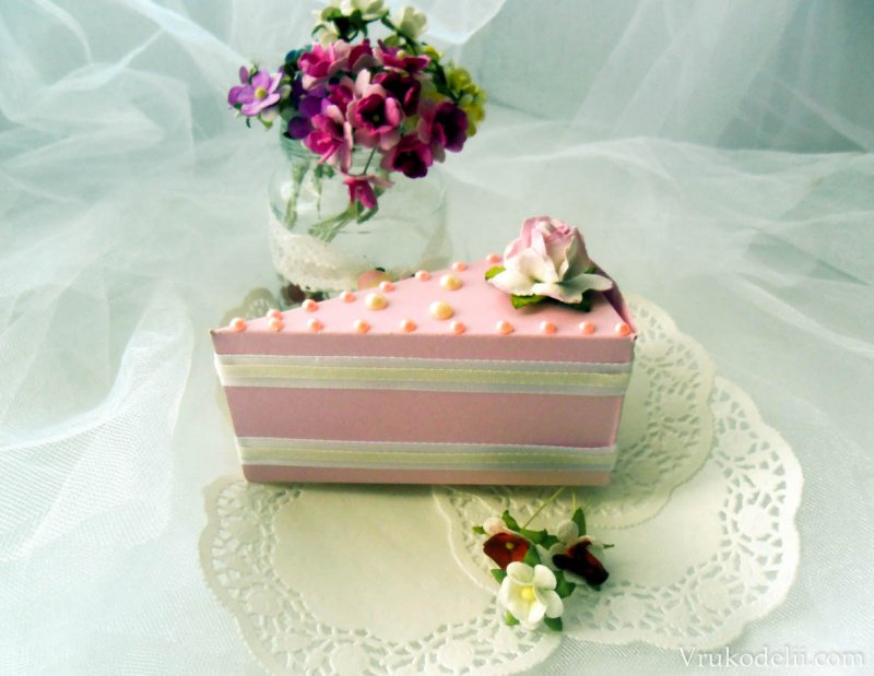 Скрапбукинг коробочка тортик