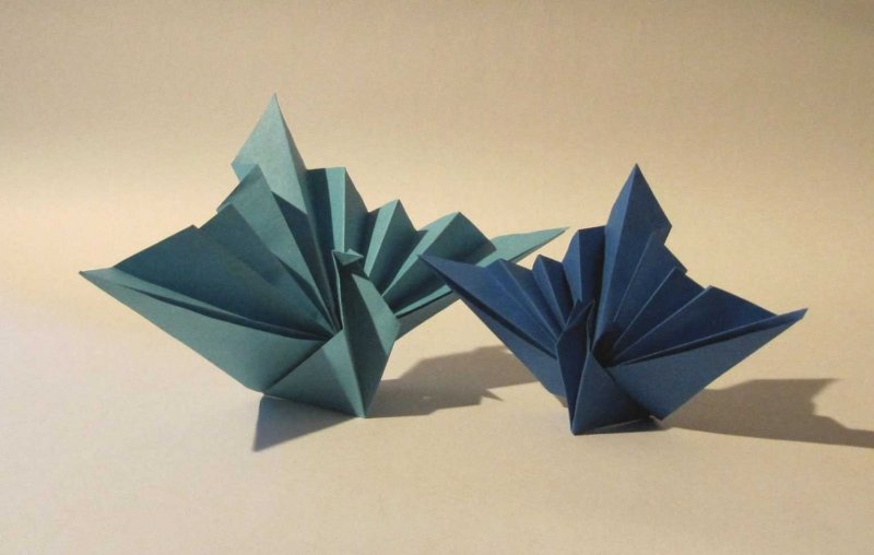 Объемная композиция из оригами птица