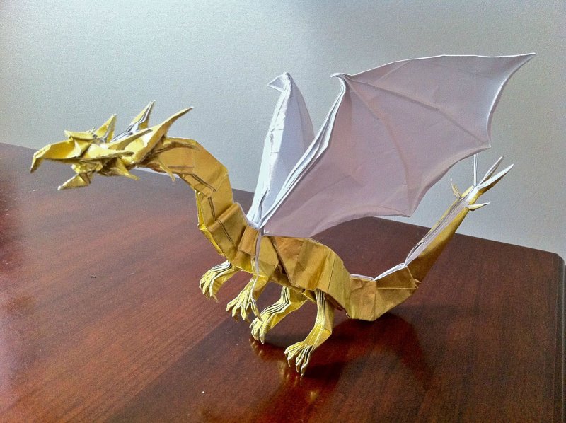 Фигурка оригами дракон