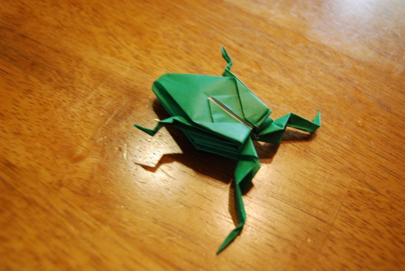 Надувная лягушка оригами