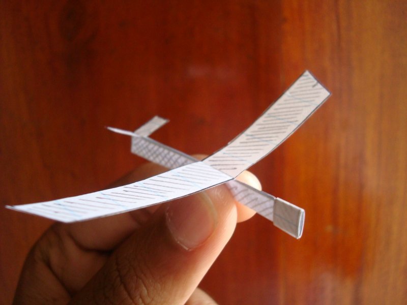Летающий планер из бумаги