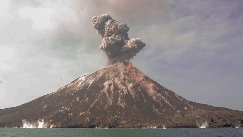 Извержение вулкана Кракатау