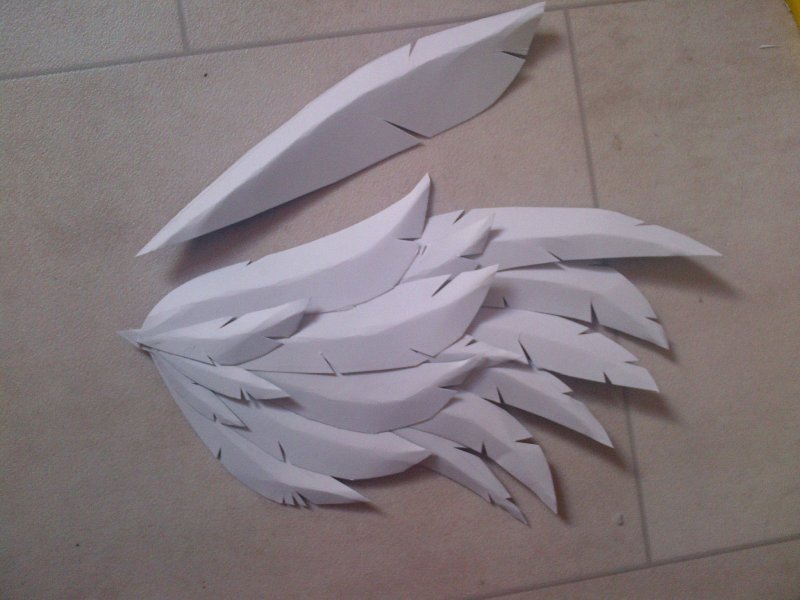 Крылья из бумаги