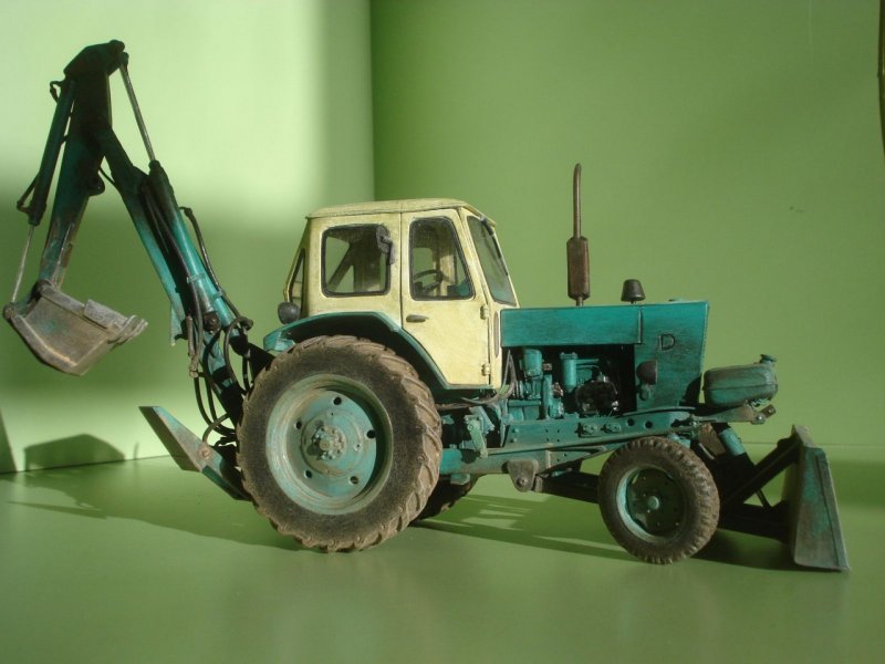 Модель трактора МТЗ-80 С. ковшом