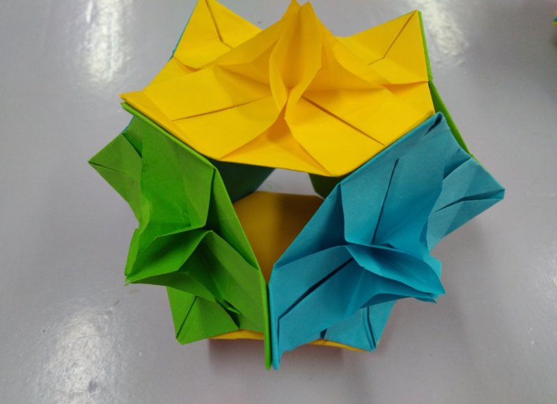 Красивый цветок оригами