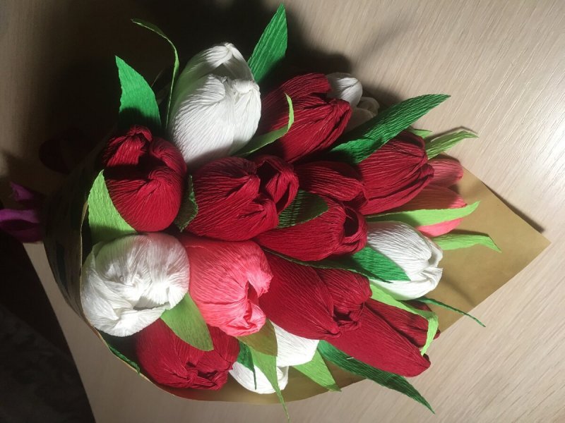 Букет тюльпанов из гофрированной бумаги на 8 марта