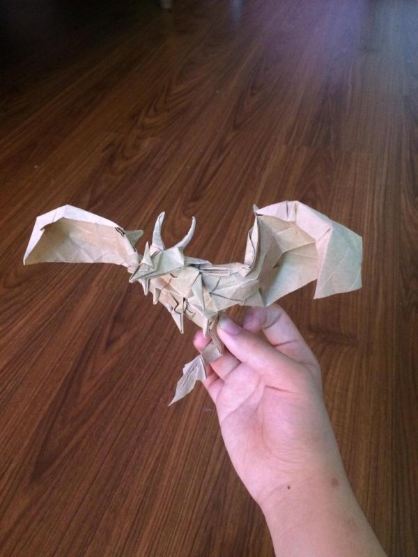 Оригами дракон на руку