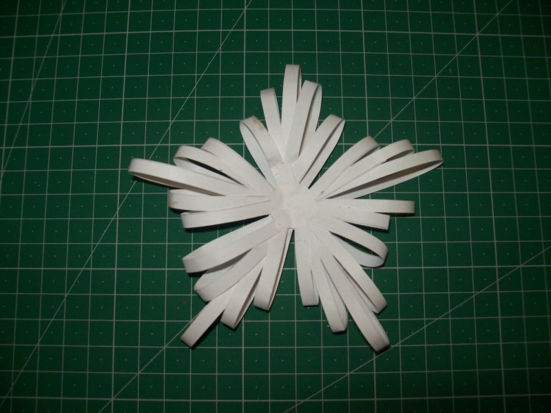 Снежинка из полосок бумаги