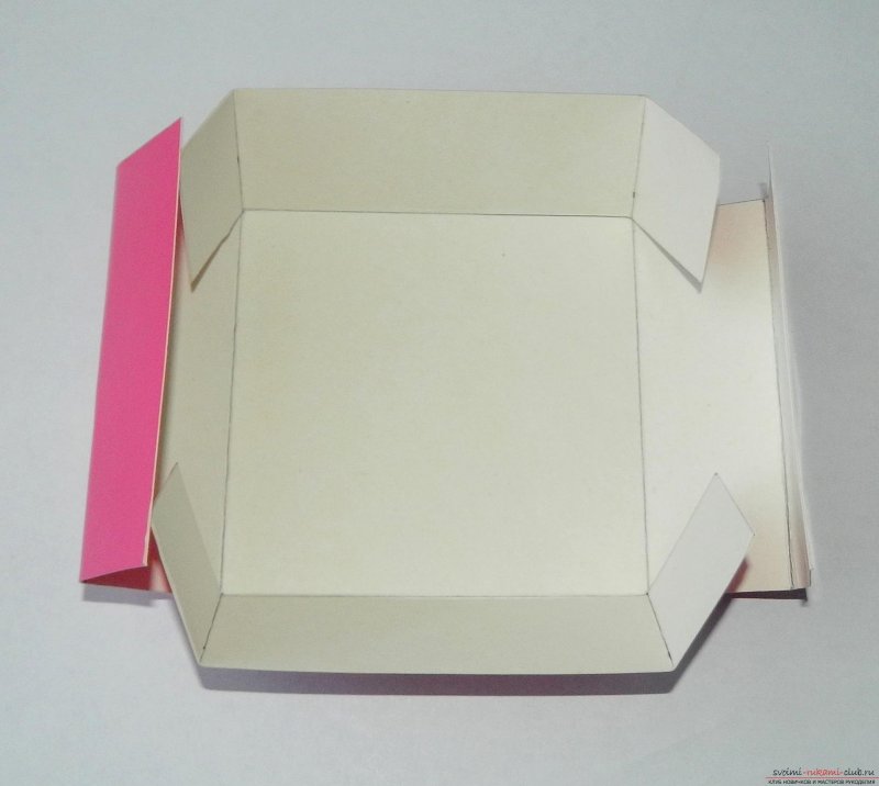 Коробка из плотной бумаги